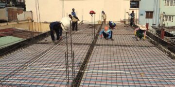 Kiểm tra cốp pha sàn mái trước trước khi đổ mái